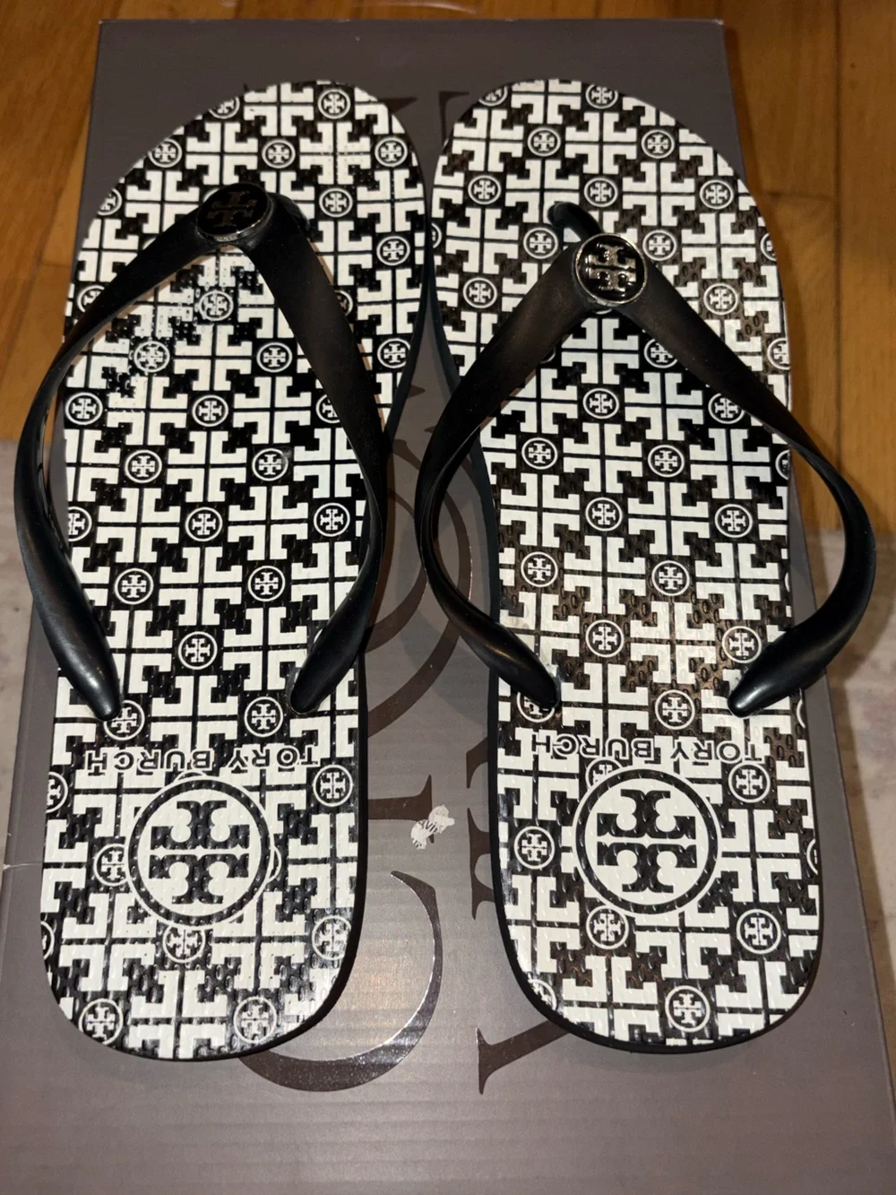 Tory Burch Chelsea geometric-print flip-flops, Size 8.5